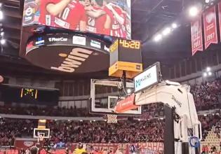 Πανηγύρισαν τον τίτλο του βόλεϊ οι φίλαθλοι στο ΣΕΦ