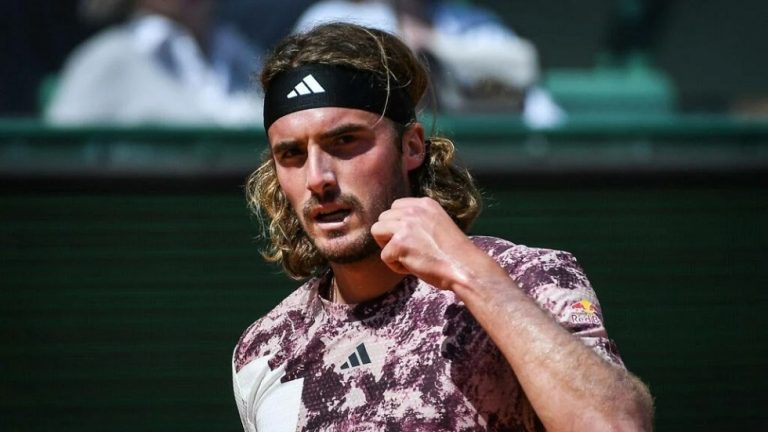 Εύκολη πρόκριση του Τσιτσιπά