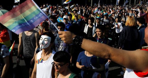 Η Ταϊβάν νομιμοποίησε την υιοθεσία παιδιού για τα ομόφυλα ζευγάρια