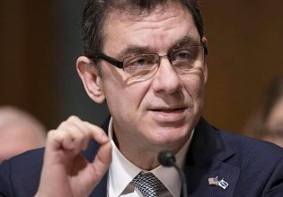 Άλμπερτ Μπουρλά: Επίτιμος διδάκτωρ του Πανεπιστημίου Πατρών