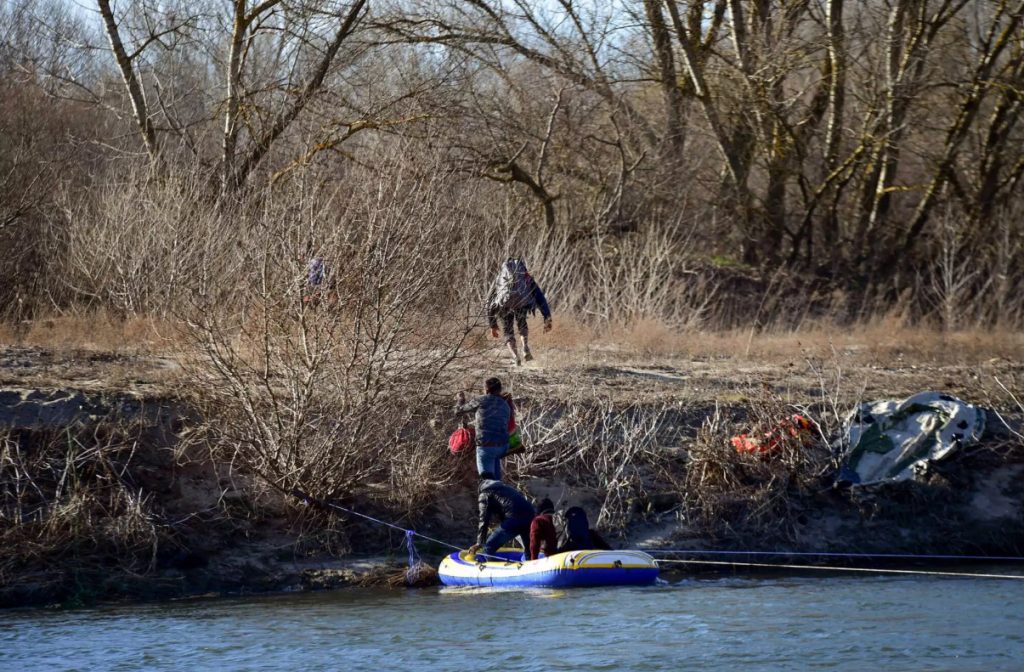Διασώθηκαν 37 μετανάστες από νησίδα του Έβρου – Ανάμεσά τους 12 ανήλικοι