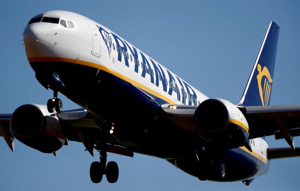 Ryanair: Η αεροπορική εταιρεία λέει «αντίο» στα εισιτήρια των 9,99 ευρώ