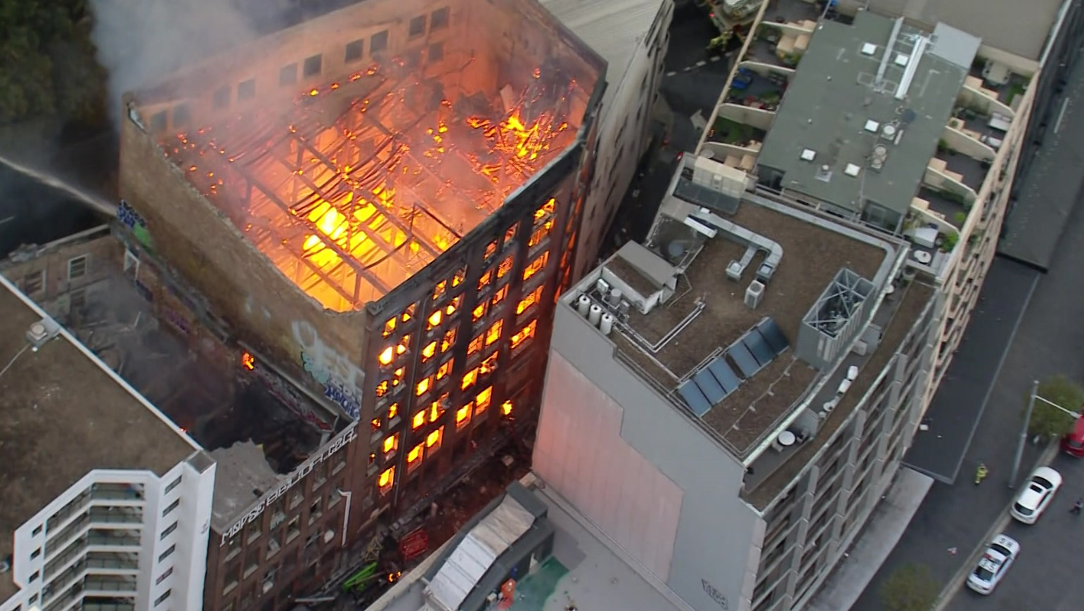 Μεγάλη πυρκαγιά σε επταώροφο κτίριο στο Σίδνεϊ - Επιχειρούν 100 πυροσβέστες
