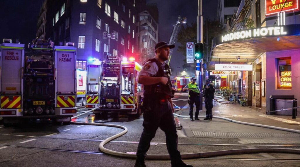 Υπό έλεγχο τέθηκε η μεγάλη φωτιά σε επταώροφο κτίριο στο Σίδνεϊ