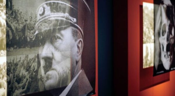 Χίτλερ: Σε δημοπρασία μολύβι που φέρεται να είναι δώρο της συντρόφου του – Πόσο αναμένεται να πουληθεί