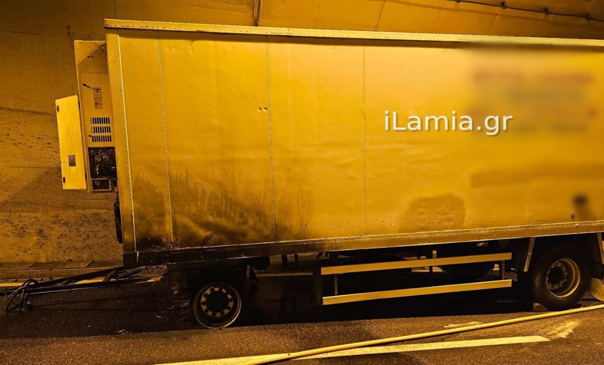 Φωτιά σε φορτηγό μέσα σε σήραγγα της Ε.Ο Αθηνών - Λαμίας