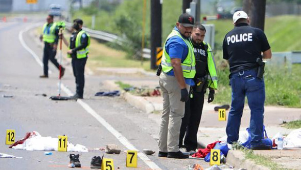 Για ανθρωποκτονία εξ’ αμελείας κατηγορείται ο οδηγός που σκότωσε 8 άτομα στο Τέξας – 18 ακόμη τραυματίστηκαν