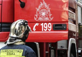 Φωτιά στο Αιγάλεω: Χωρίς τις αισθήσεις της ανασύρθηκε γυναίκα