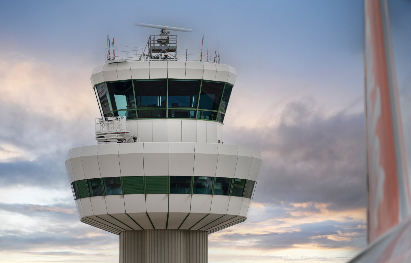 Ύποπτο drone στον ουρανό αεροδρομίου της Βρετανίας - Καθυστερήσεις στις  πτήσεις