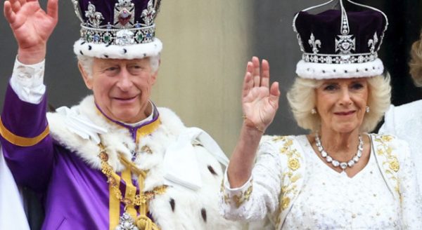Το MEGA στη στέψη του βασιλιά Καρόλου: Η παραμυθένια βασιλική πομπή με την χρυσή άμαξα