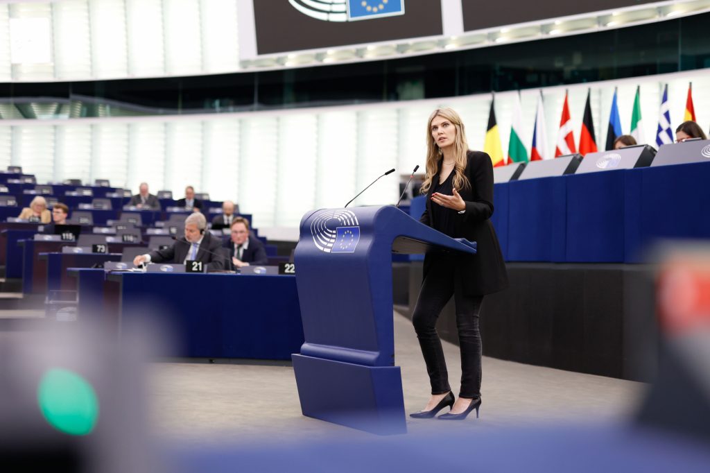 Εύα Καϊλή: Ελεύθερη χωρίς ηλεκτρονικό βραχιολάκι επιστρέφει στο Ευρωκοινοβούλιο