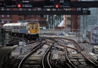 Τρένα: Νέες απεργίες στις σιδηροδρομικές μεταφορές στη Βρετανία
