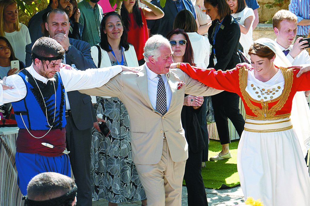 Βασιλιάς Κάρολος Γ’: Η αγάπη για την Ελλάδα – Ο φρέντο, το πεντοζάλη και οι δεσμοί αίματος
