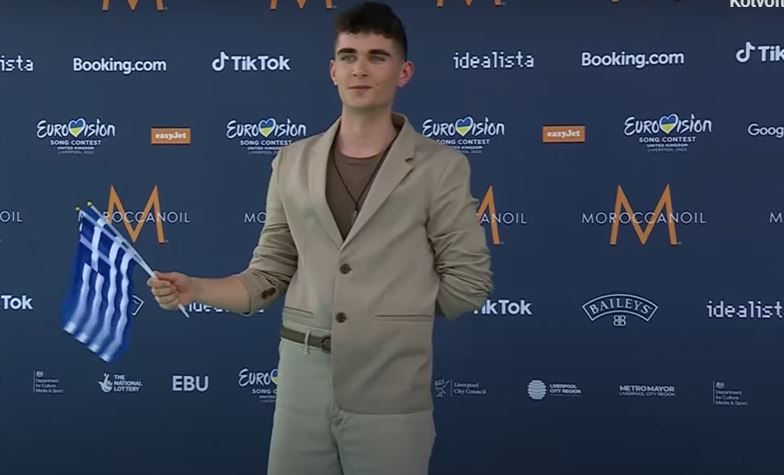 Victor Vernicos: H εμφάνισή του στο τιρκουάζ χαλί της Eurovision