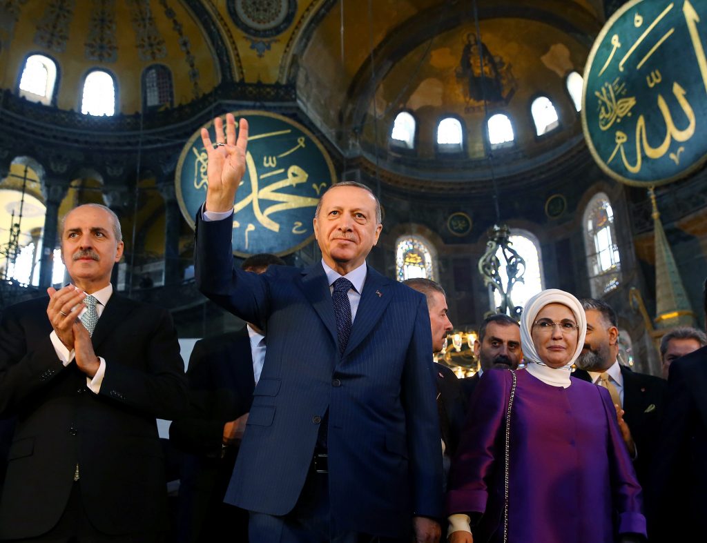 Εκλογές στην Τουρκία: Με προσευχή ολοκληρώνει την προεκλογική εκστρατεία ο Ερντογάν