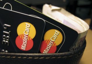 Εφορία: Έρχεται η πληρωμή φόρων με κάρτες εξωτερικού