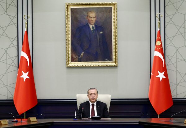 Ερντογάν: Όλα τα σενάρια για την κυβέρνησή του – Ποια ονόματα ακούγονται