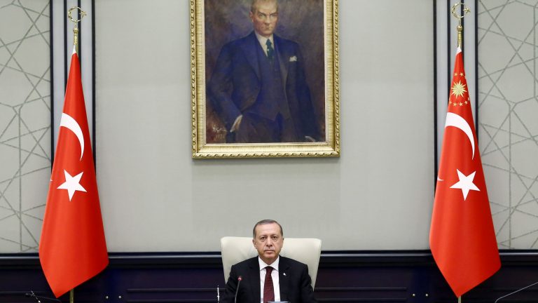 Ερντογάν: Όλα τα σενάρια για την κυβέρνησή του – Ποια ονόματα ακούγονται