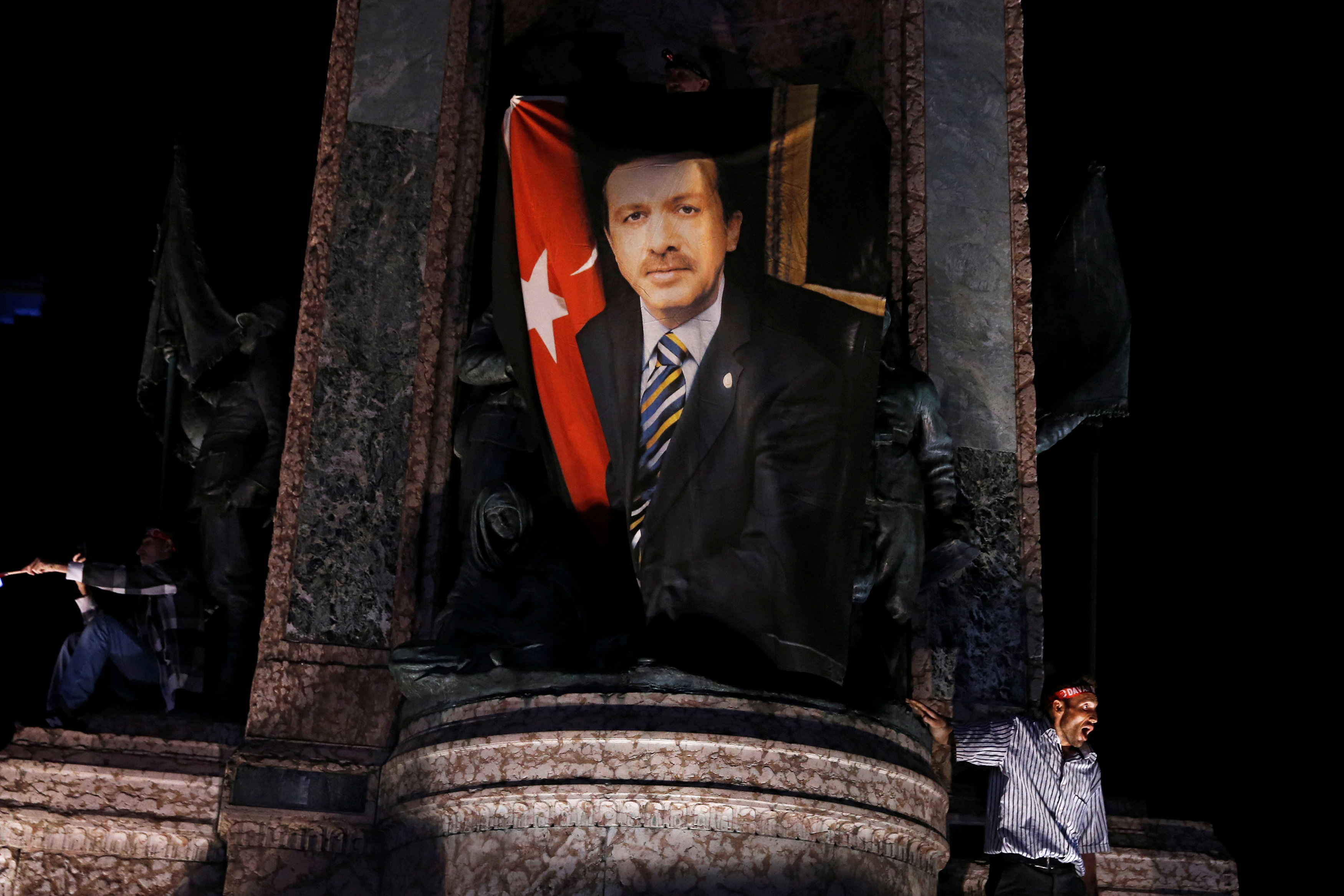 Ερντογάν: Πώς από «Μεσσίας» έγινε «διάβολος»