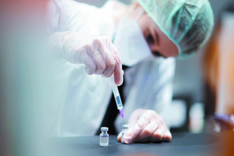 Κοροναϊός: Σε δίκη τα εμβόλια για τις παρενέργειες τους