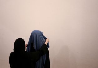 Ρατσιστική επίθεση στο Βερολίνο: Επιτέθηκαν σε γυναίκα που φορούσε χιτζάμπ