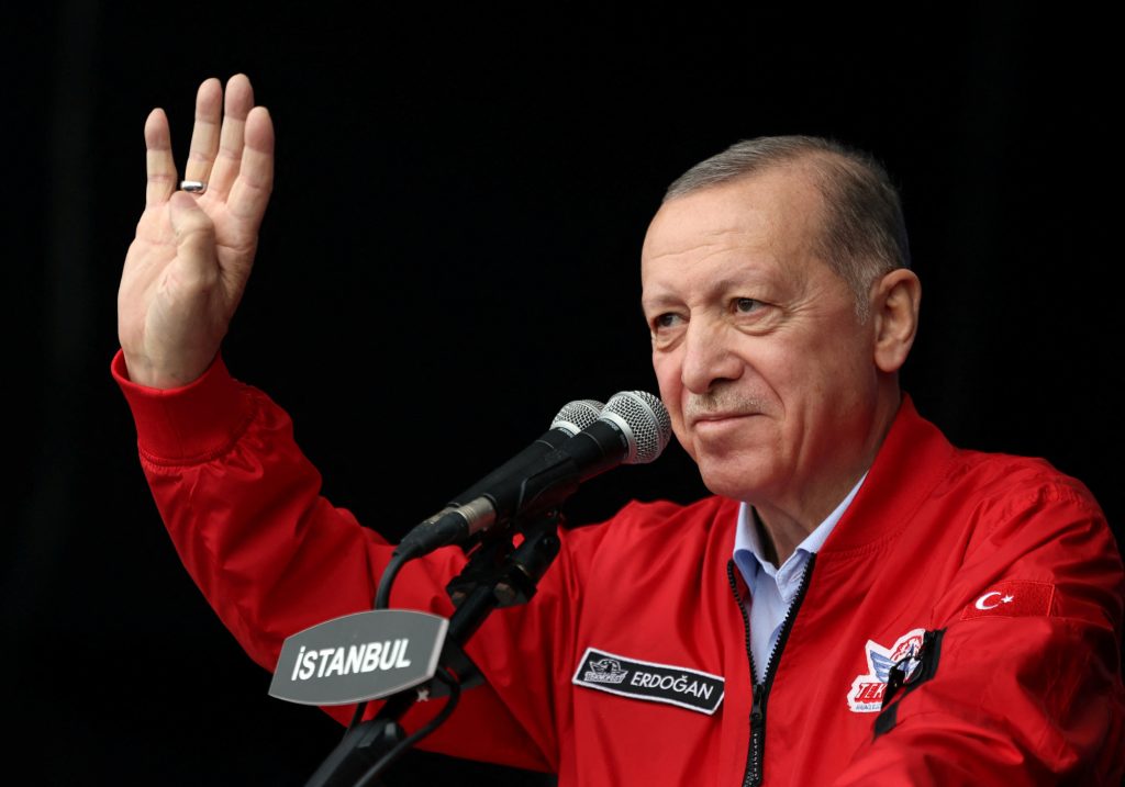 Εκλογές στην Τουρκία: Πληθαίνουν οι φόβοι για νοθεία 2023-04-29T110556Z_1888289239_RC2BO0AYA4HS_RTRMADP_5_TURKEY-ELECTION-ERDOGAN-1024x717