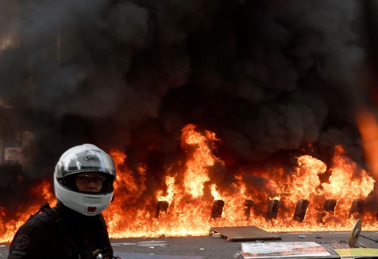 Διαδηλώσεις στη Γαλλία: Τεράστια η συμμετοχή των πολιτών