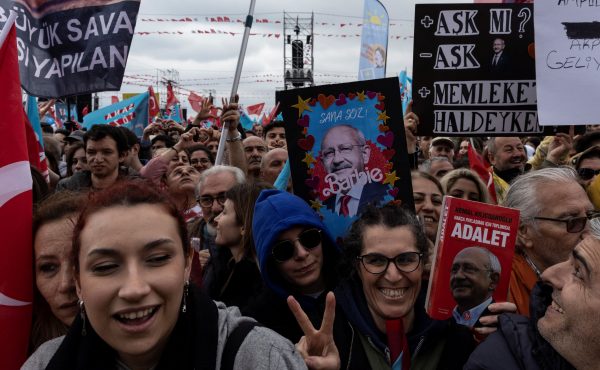 Κρίσιμη η ψήφος των νέων στο «ντέρμπι» Ερντογάν – Κιλιτσντάρογλου