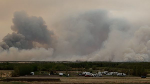 Πυρκαγιές στον Καναδά: Σχεδόν 30.000 οι εκτοπισμένοι
