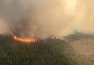 Πυρκαγιές στον Καναδά: 23 εκτός ελέγχου – Ο στρατός εστάλη στην Αλμπέρτα για να βοηθήσει τους πυροσβέστες