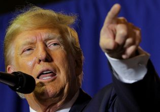 ΗΠΑ: Ο Τραμπ πιέζει τους Ρεπουμπλικάνους να προκαλέσουν στάση πληρωμών