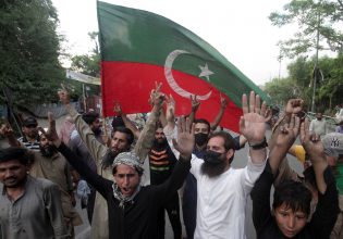 Ιμράν Χαν: Απαγορεύτηκαν οι συγκεντρώσεις στην πρωτεύουσα του Πακιστάν λόγω κινητοποιήσεων από τους υποστηρικτές του