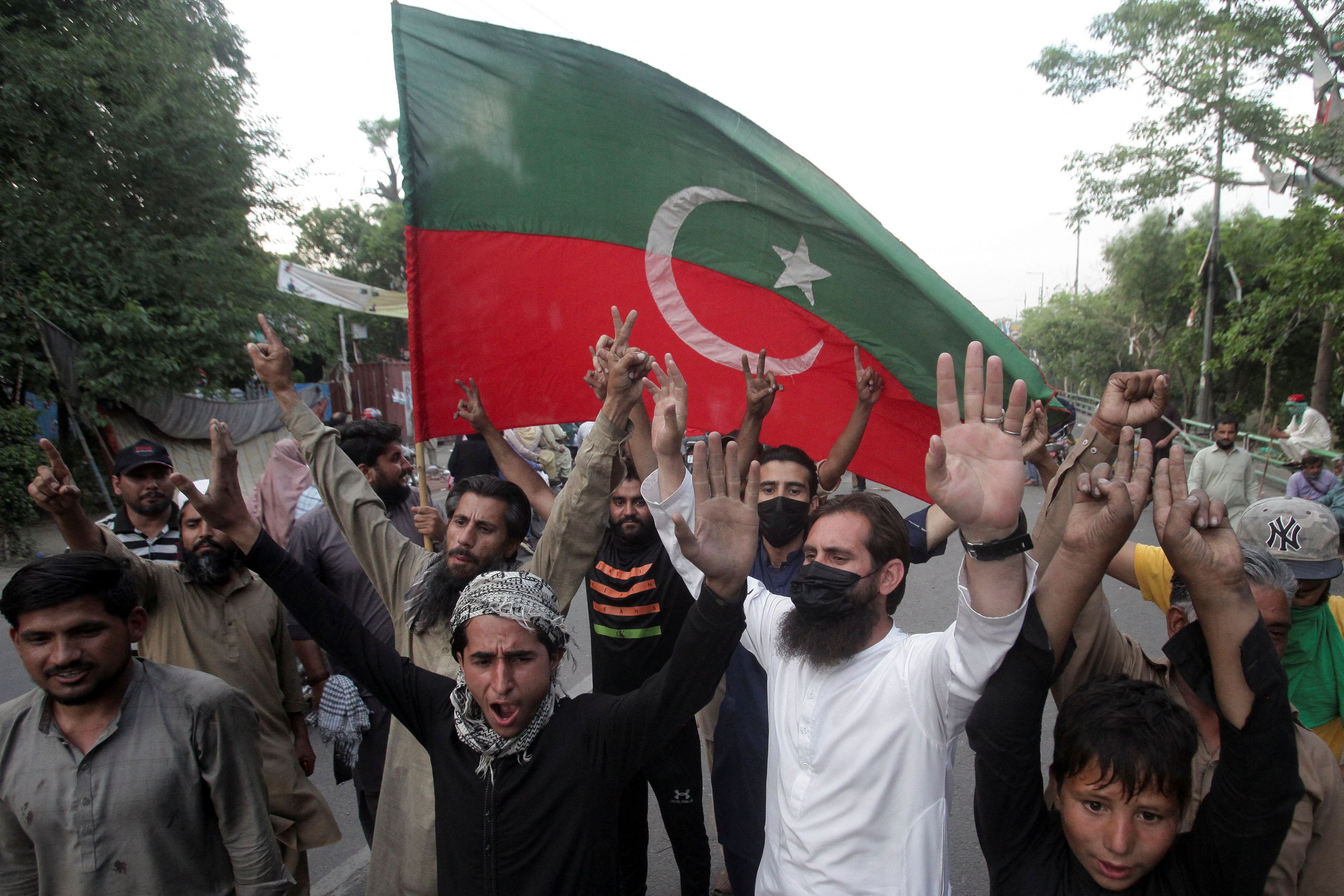 Ιμράν Χαν: Απαγορεύτηκαν οι συγκεντρώσεις στην πρωτεύουσα του Πακιστάν λόγω κινητοποιήσεων από τους υποστηρικτές του
