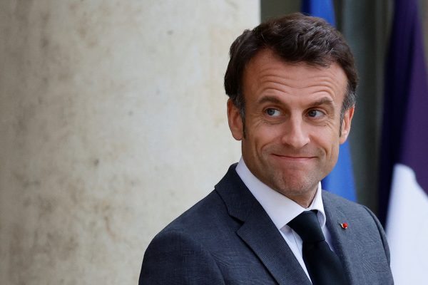 Εμανουέλ Μακρόν: Υποχρεωτική η παρουσία πορτρέτου του στα δημαρχεία