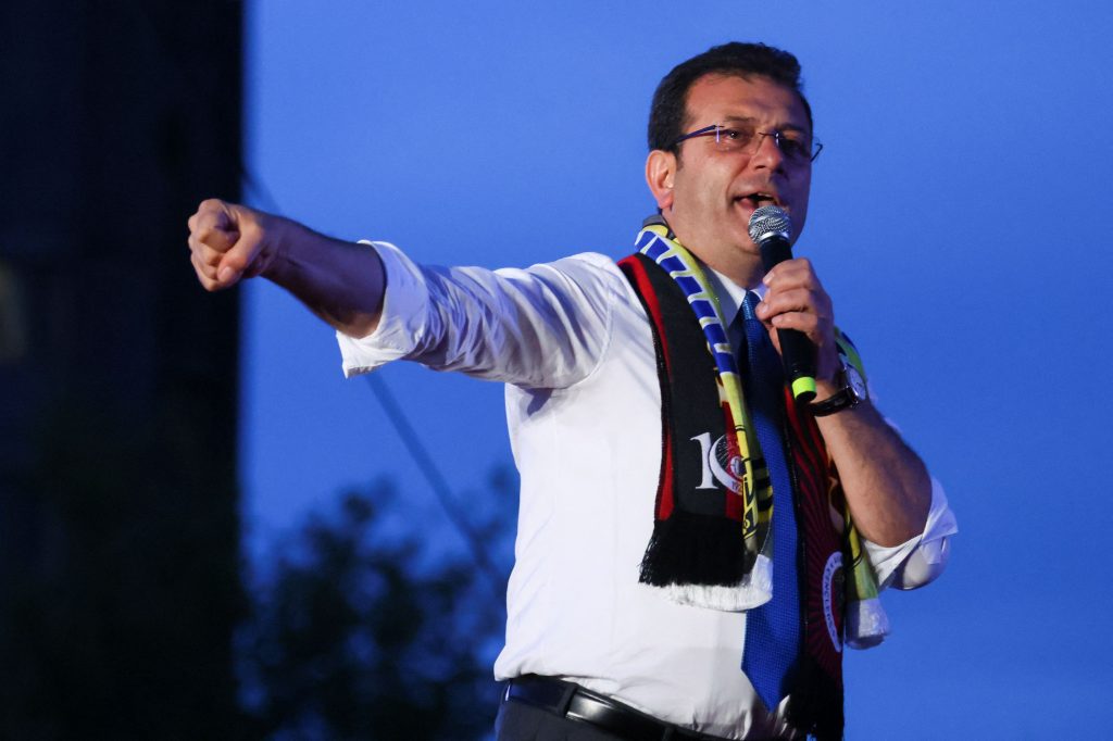 Εκρέμ Ιμάμογλου: Τον στοχοποιεί το AKP – «Μπορεί να απομακρυνθεί από δήμαρχος μετά τις εκλογές»
