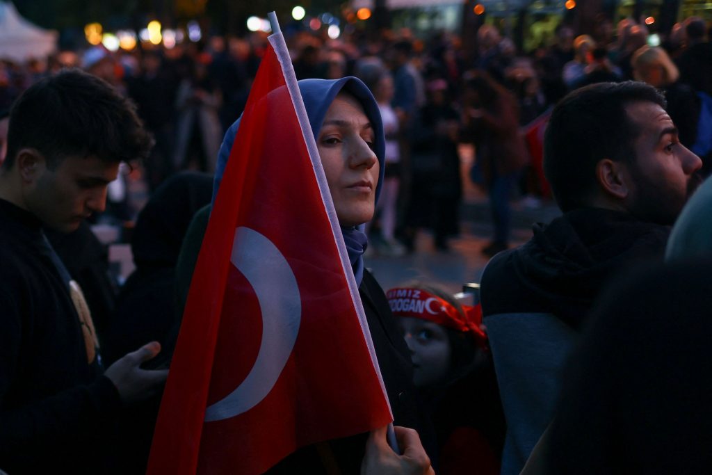 Τουρκικές εκλογές: Τα μανιφέστα των δύο αντιπάλων