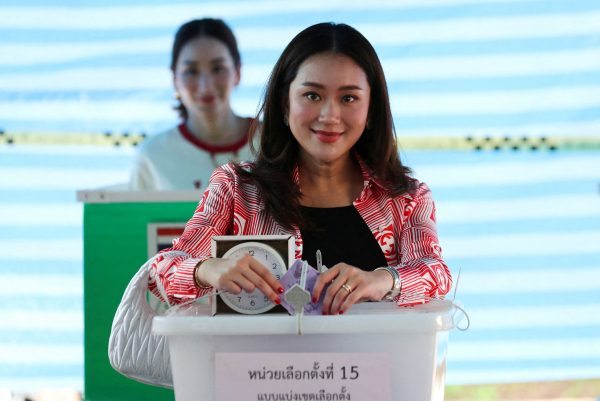 Εκλογές στην Ταϊλάνδη: Αναμένεται ρεκόρ συμμετοχής – Να απομακρύνει από την εξουσία τους φιλοστρατιωτικούς θέλει η αντιπολίτευση