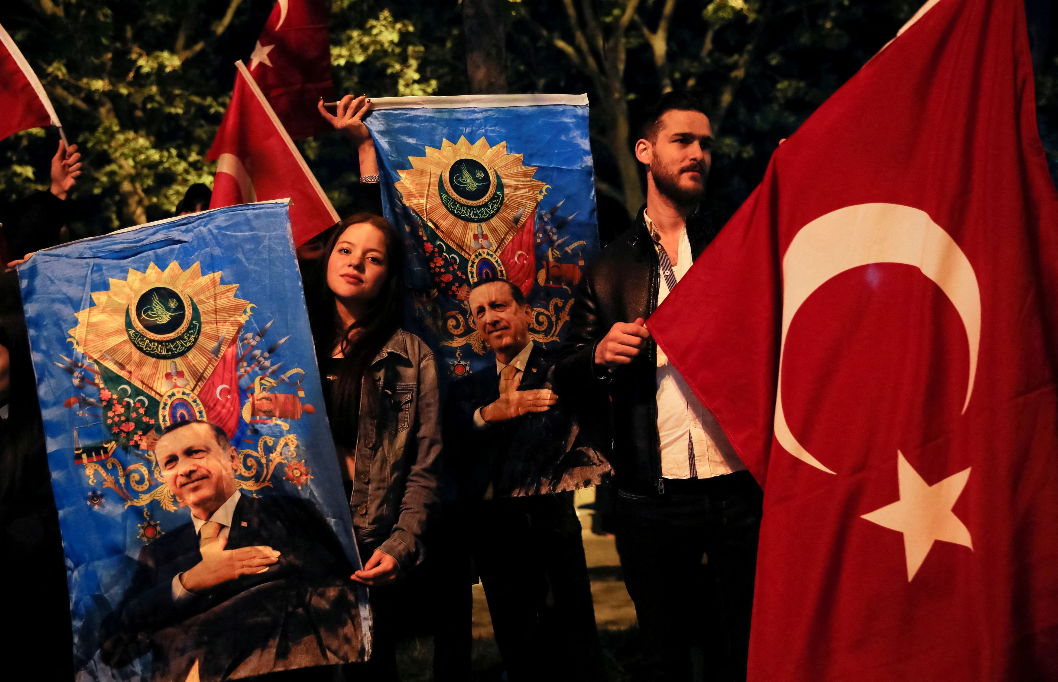 Εκλογές στην Τουρκία: Ο άγνωστος Χ στον δεύτερο γύρο - Στον «κουβά» οι δημοσκοπήσεις, προβάδισμα για τον Ερντογάν
