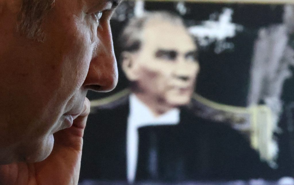 Εκλογές Τουρκία: «Ρωγμές» στη συμμαχία ATA μετά τη στήριξη Ογάν στον Ερντογάν