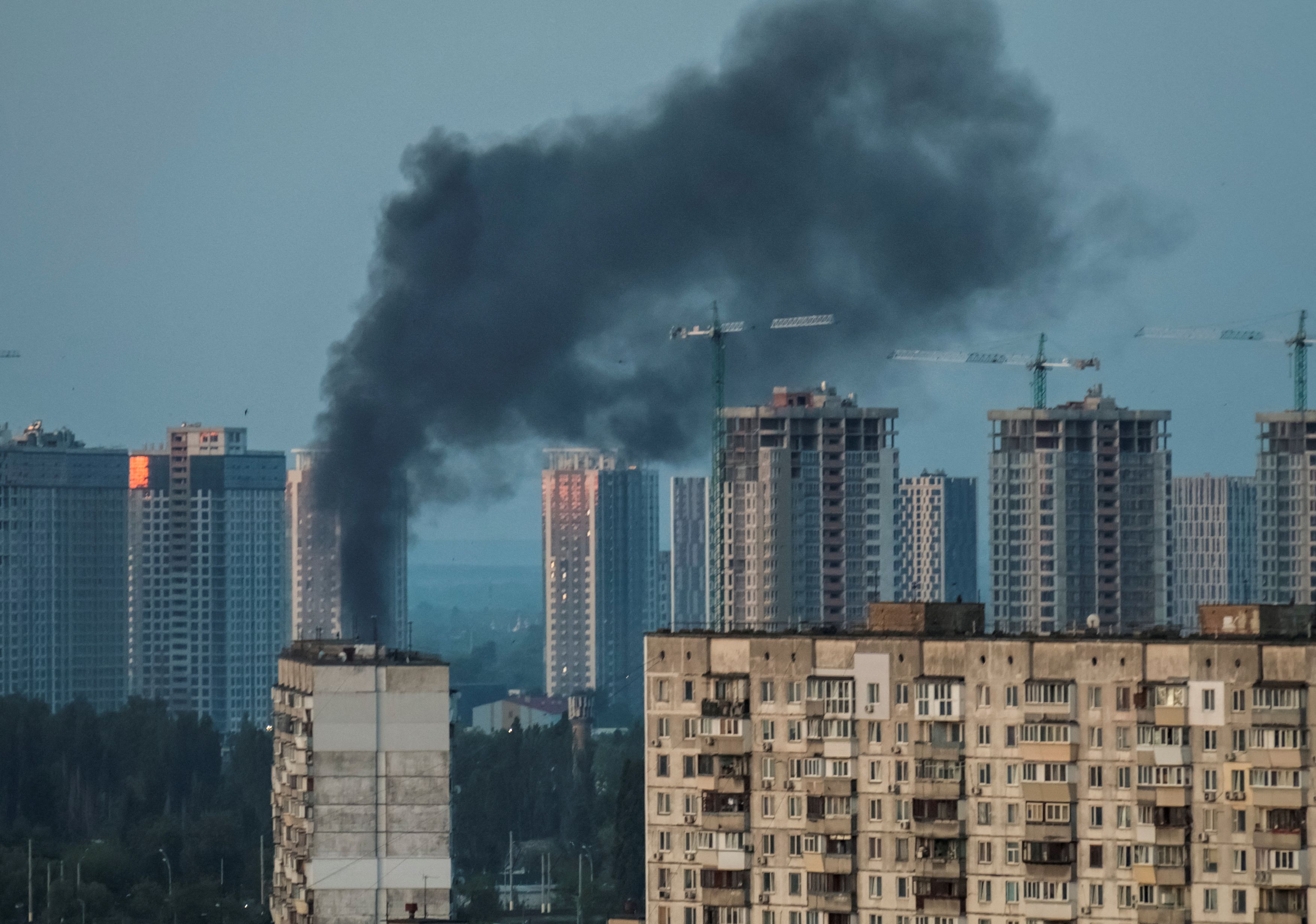 Πόλεμος στην Ουκρανία: Επιθέσεις «άνευ προηγουμένου» στο Κίεβο εν μέσω της επίσκεψης απεσταλμένου της Κίνας