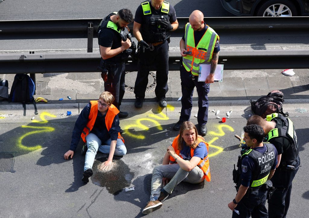 Τελευταία Γενιά: Γερμανοί ακτιβιστές του κλίματος κατηγορούνται για σύσταση «εγκληματικής οργάνωσης»