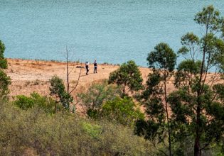 Νέα στοιχεία στην υπόθεση της Μαντλίν Μακάν – Το αυτοσχέδιο μνημείο στην τεχνητή λίμνη