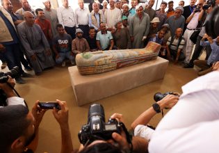 Αίγυπτος: Νεκροτομεία μουμιοποίησης ανθρώπων και ζώων ήρθαν στο φως έξω από το Κάιρο