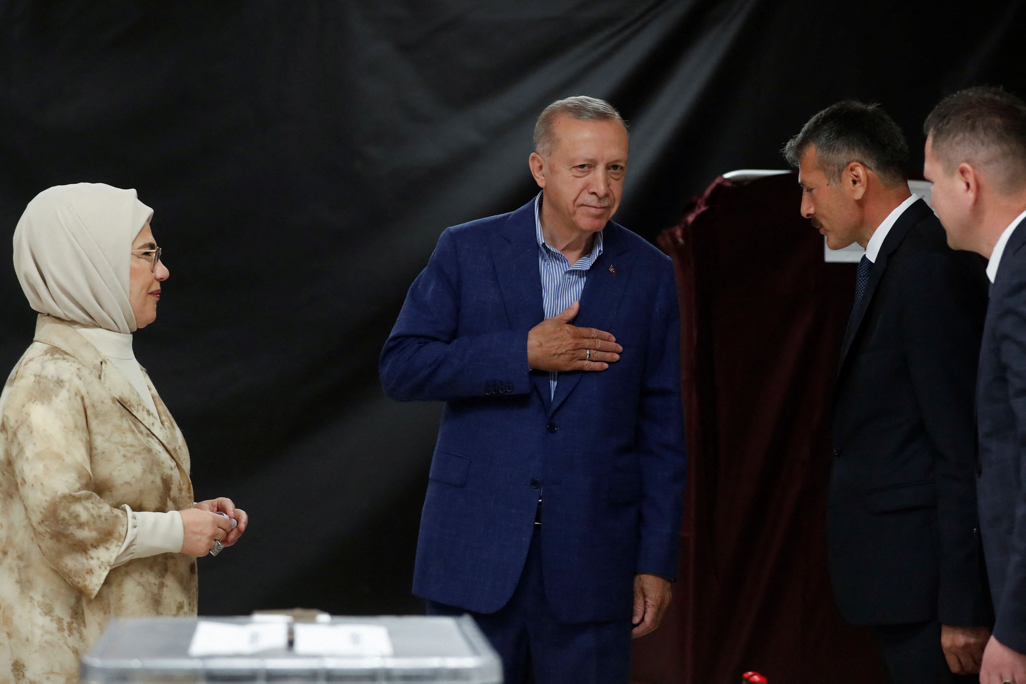 Εκλογές Τουρκία: Σάλος με την Εμινέ Ερντογάν - Ψήφισε χωρίς ταυτότητα