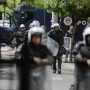 Ένταση στο Κόσοβο: Αυστηρό μήνυμα της ΕΕ – «Να αποσυρθούν οι βίαιοι διαδηλωτές»
