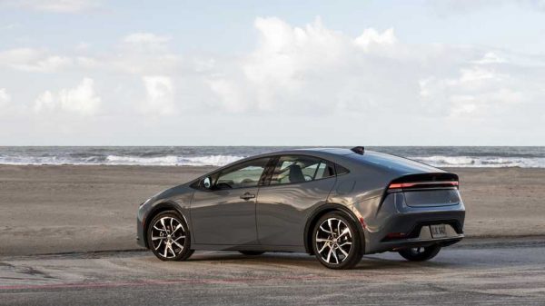 Προσοχή στον χρόνο και τον τρόπο απεμπλοκής από τους κινητήρες εσωτερικής καύσης συνιστά η Toyota