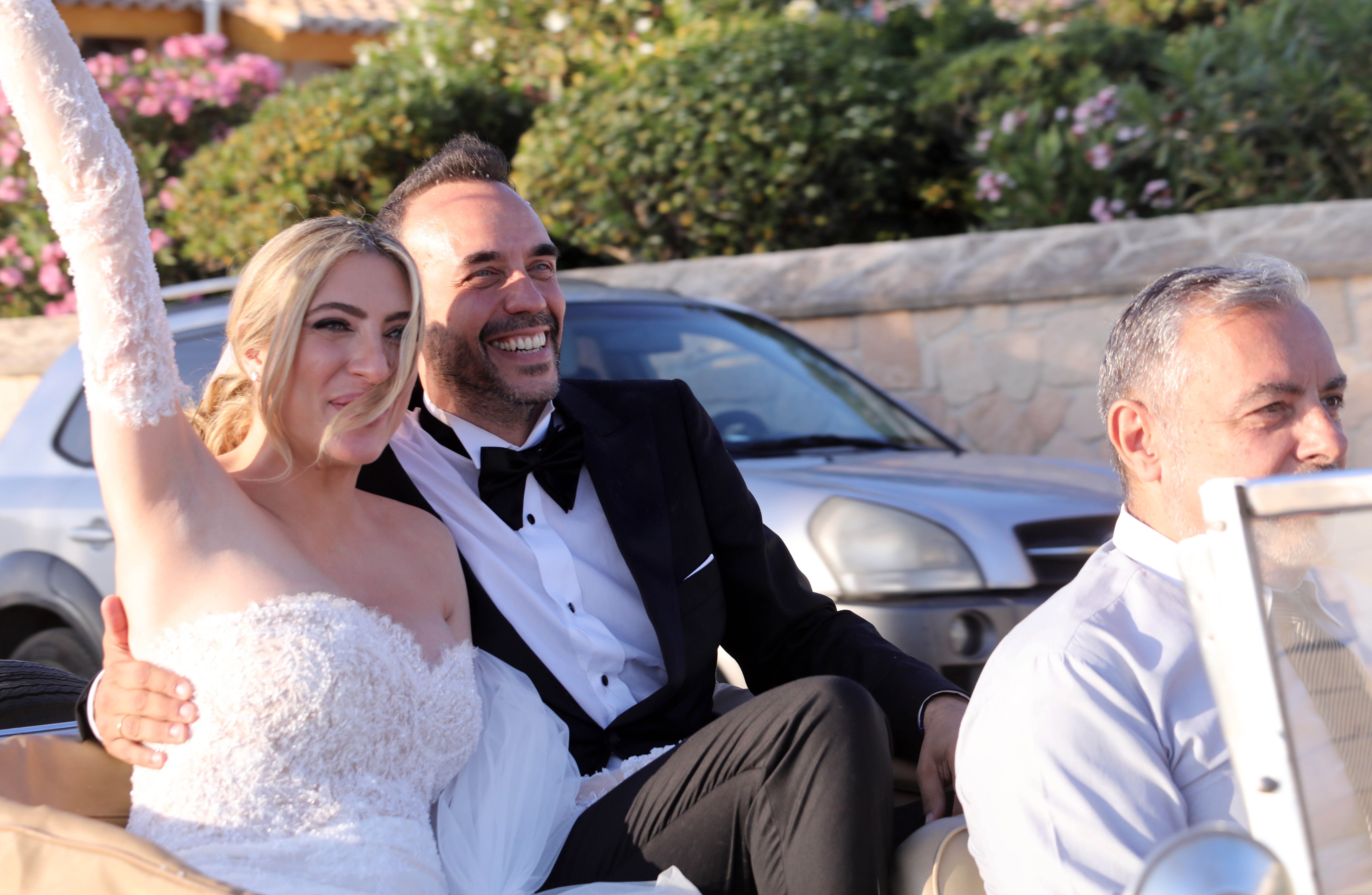 Μουζουράκης - Κόζαρη: Ενώθηκαν με τα ιερά δεσμά του γάμου - Φωτογραφίες από τον γάμο τους
