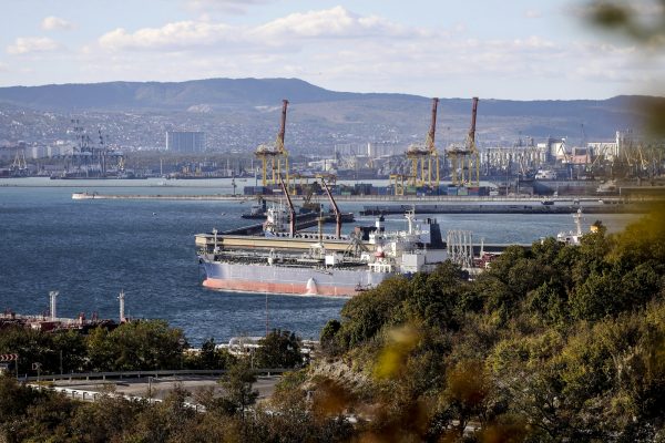 Πετρέλαιο: Σε νέα ρεκόρ οι ροές ρωσικού αργού, παρά τις εξαγγελίες για μείωση της παραγωγής [γραφήματα]