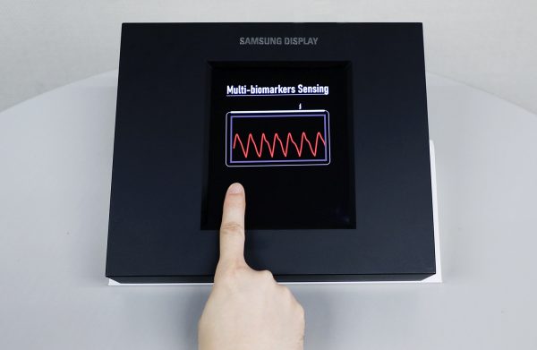 Samsung: Νέα οθόνη αφής μετρά τους παλμούς της καρδιάς και την πίεση