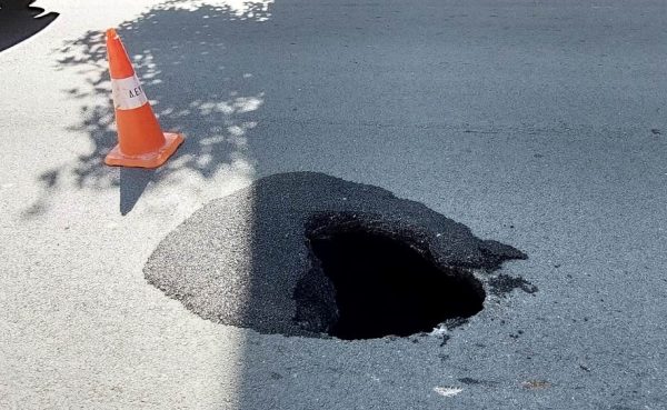 Άνοιξε τρύπα στο οδόστρωμα – Απαγορεύτηκε η κυκλοφορία